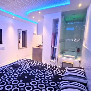 bron-centre-studio-meubl-avec-jacuzzi.hotels-rhonealpes.com/